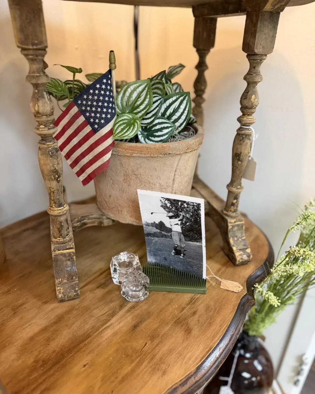 Pedestal display with flag, golfer figurine, and small collectibles